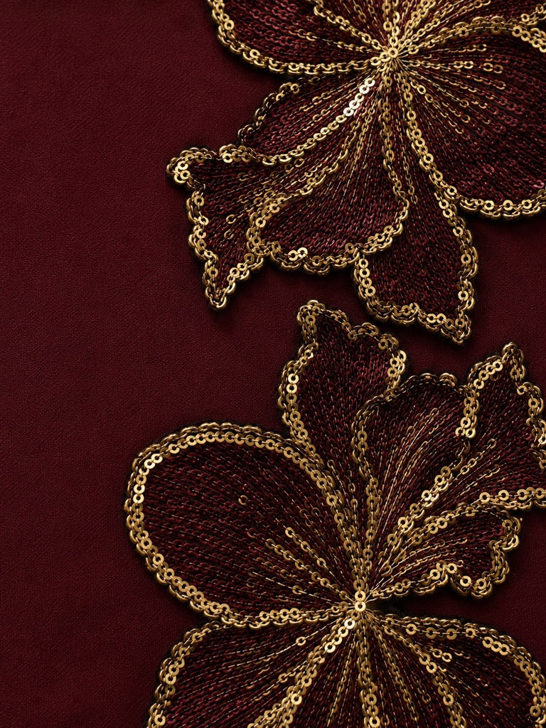 Détail des sequins et fils dorés du débardeur Incandescence Maison Cassian